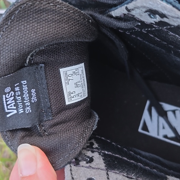 Vans - Picture 10 of 10